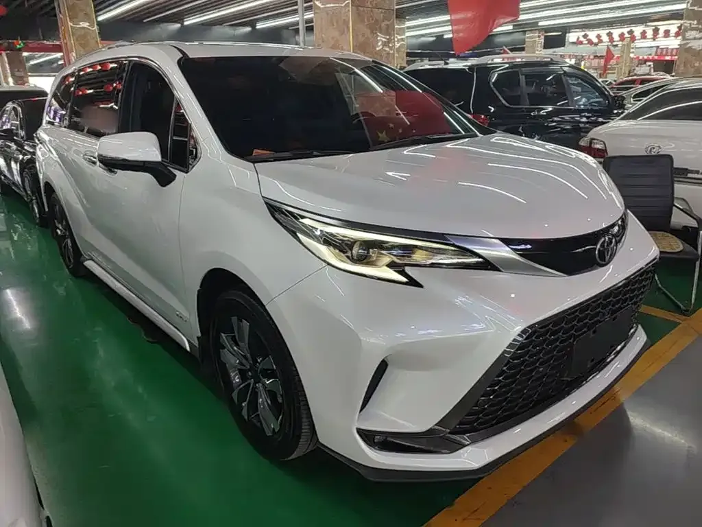 Toyota Granvia — фото 2