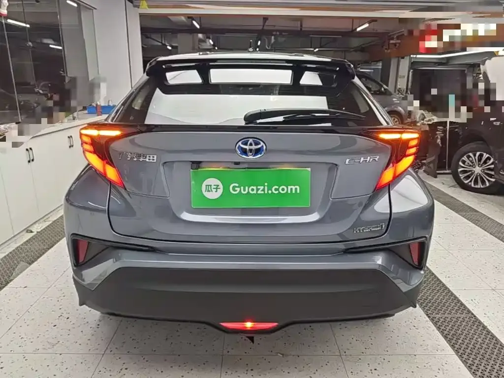 Toyota C-HR — фото 2