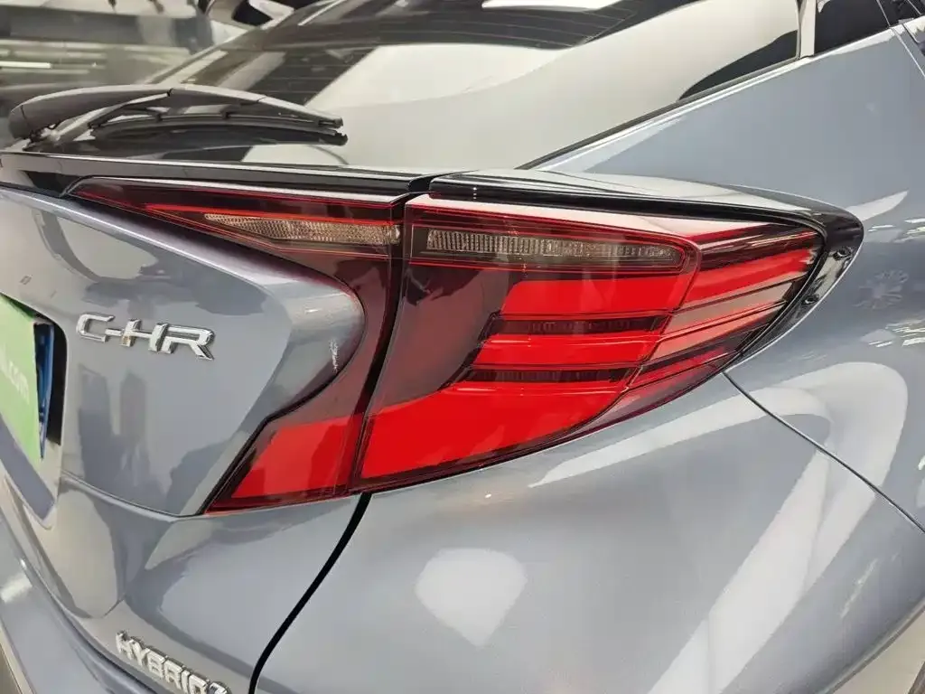 Toyota C-HR — фото 8