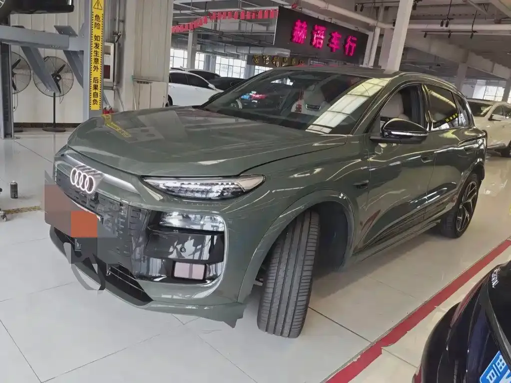 Audi Q6L e-tron — фото 1
