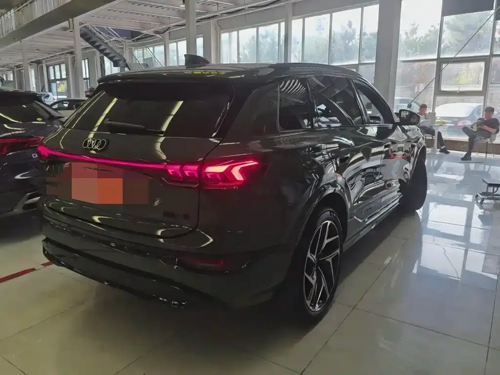 Audi Q6L e-tron — фото 8