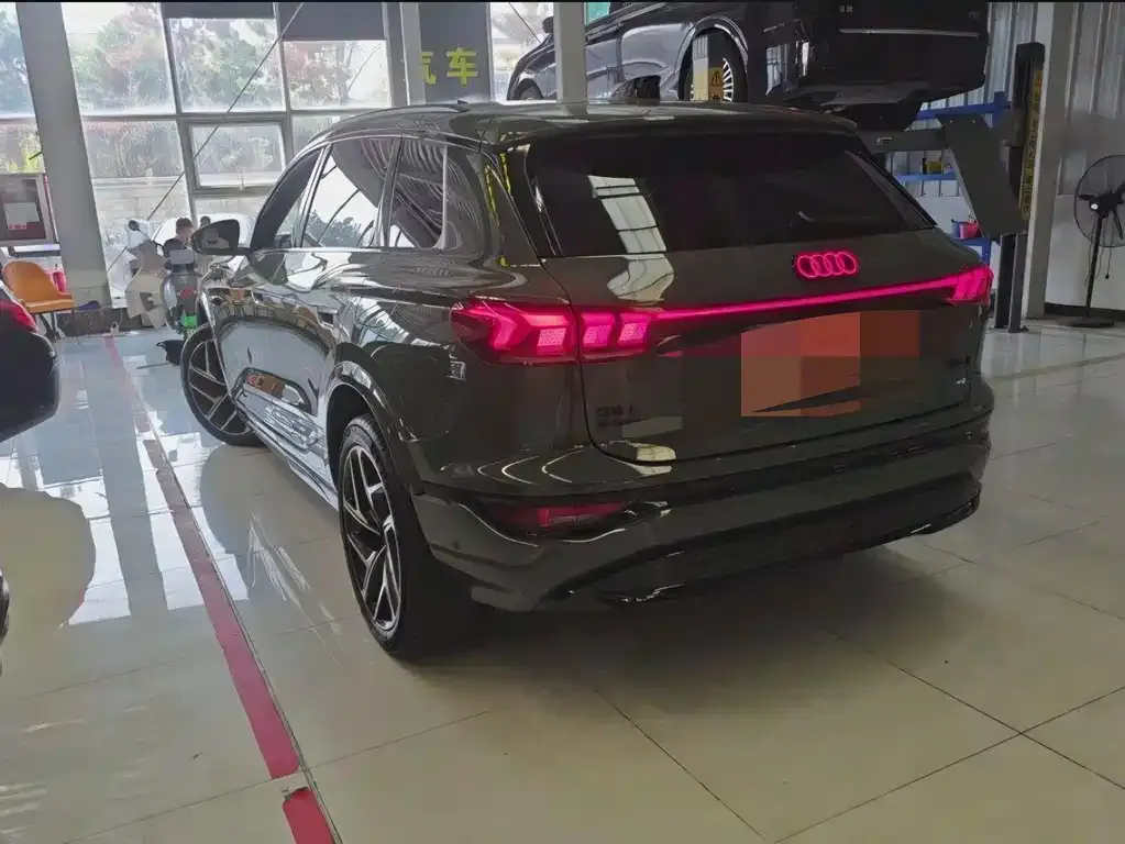 Audi Q6L e-tron — фото 5