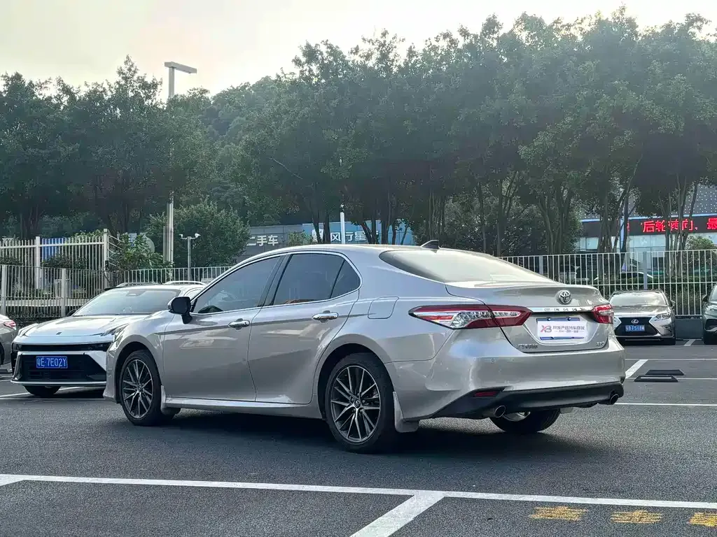 Toyota Camry — фото 10