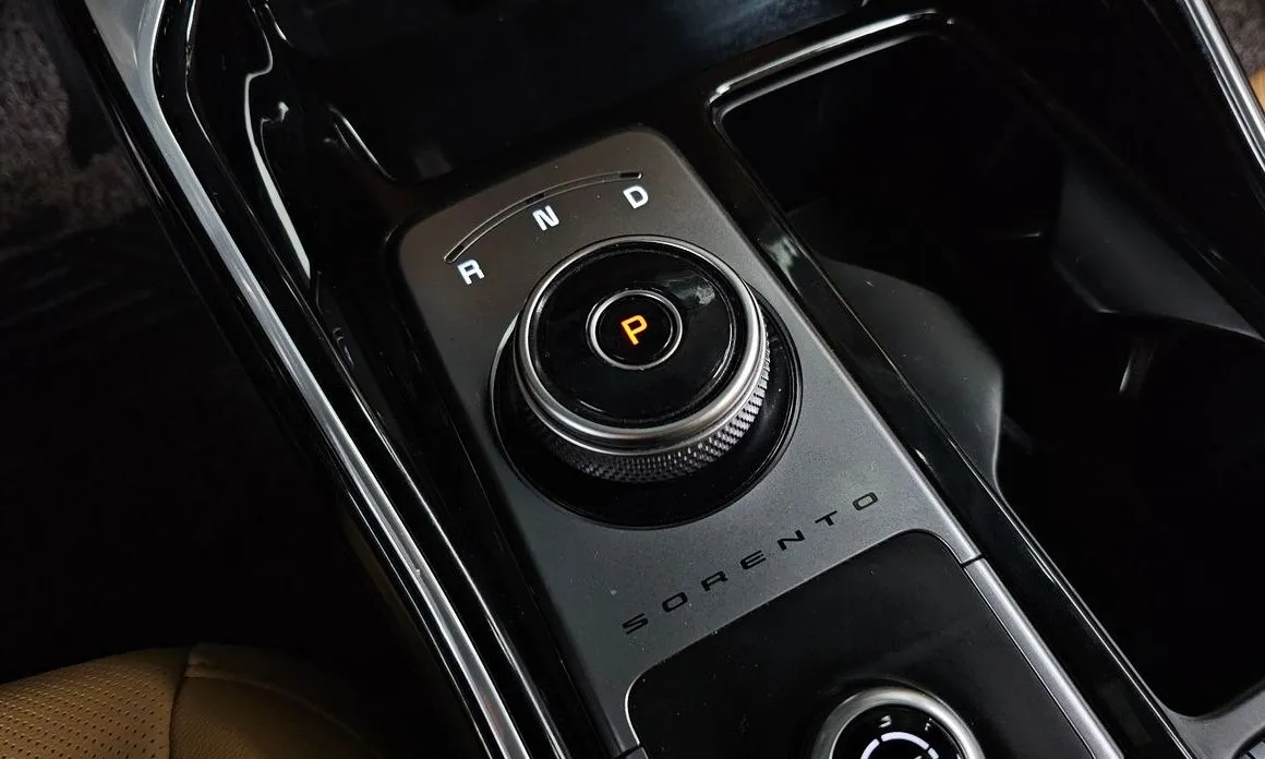 Kia Sorento — фото 9