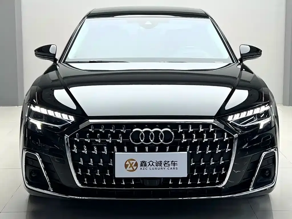 Audi A8 — фото 1