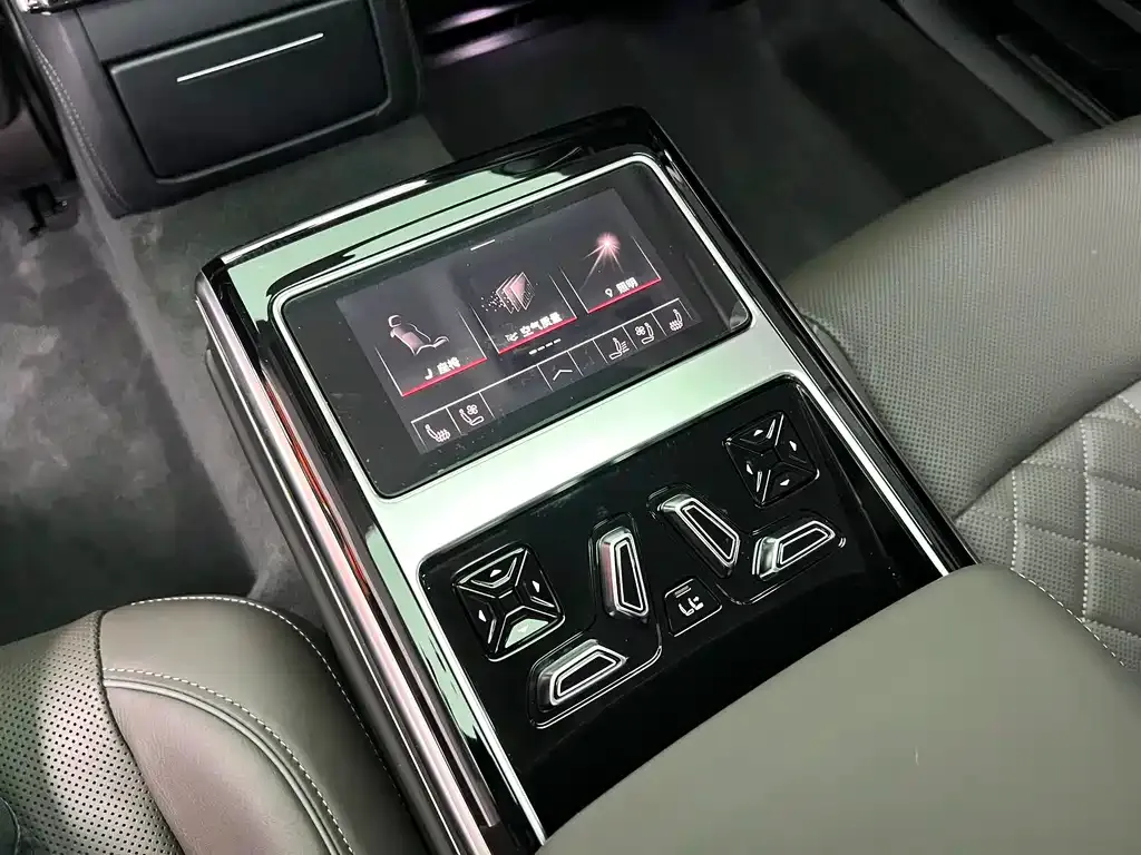 Audi A8 — фото 7