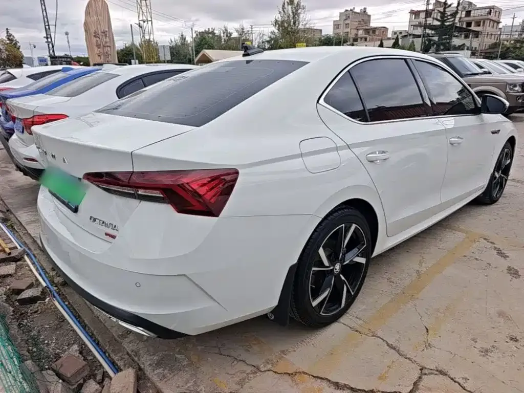 Skoda Octavia — фото 6