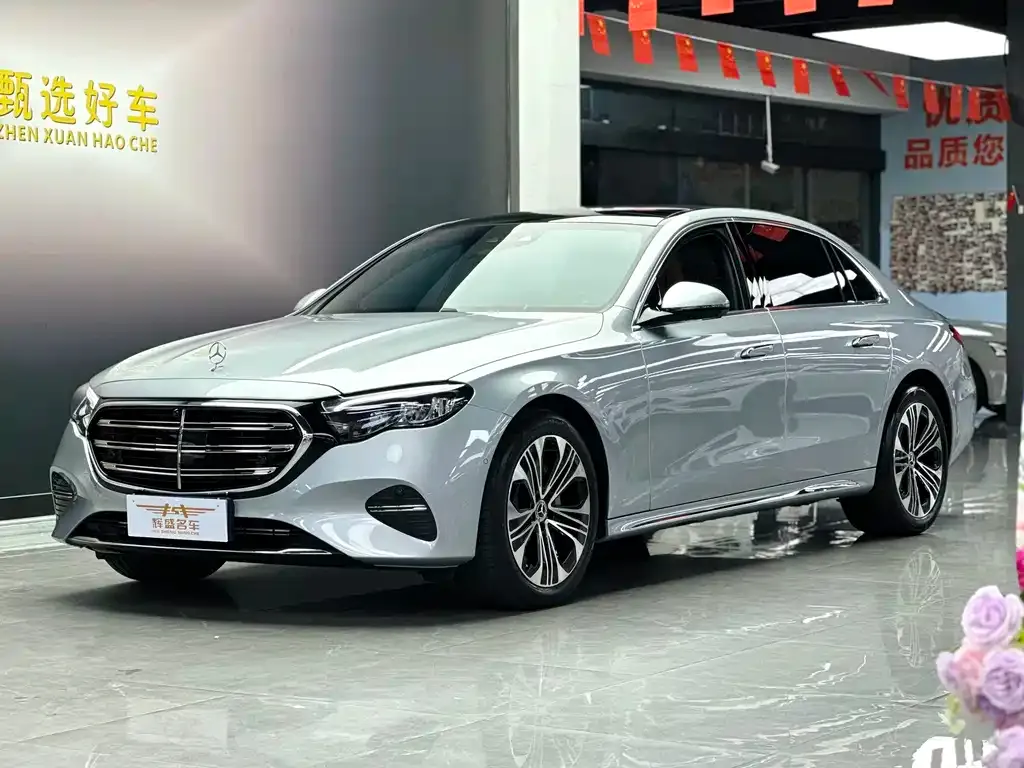Mercedes-Benz E-Class — фото 1