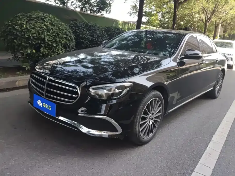 Mercedes-Benz E-Class — фото 1