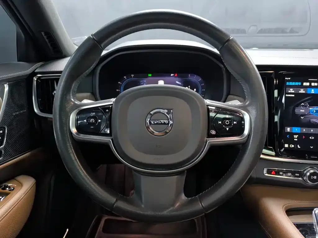 Volvo S90 — фото 3