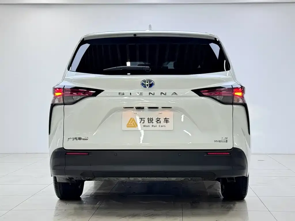 Toyota Sienna — фото 2