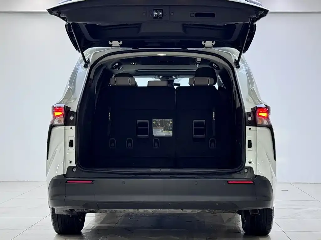 Toyota Sienna — фото 4