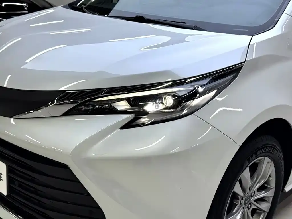 Toyota Sienna — фото 6