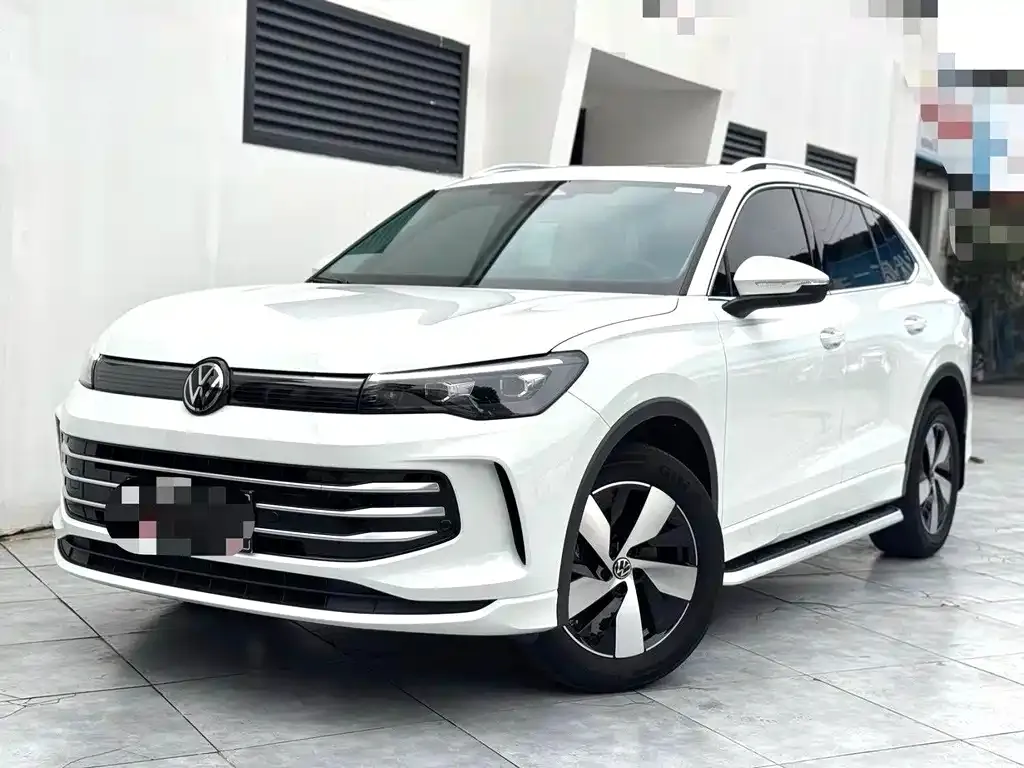 Volkswagen Tiguan L — фото 1