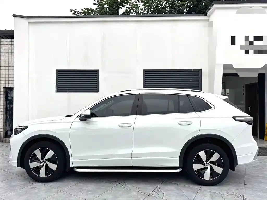 Volkswagen Tiguan L — фото 8