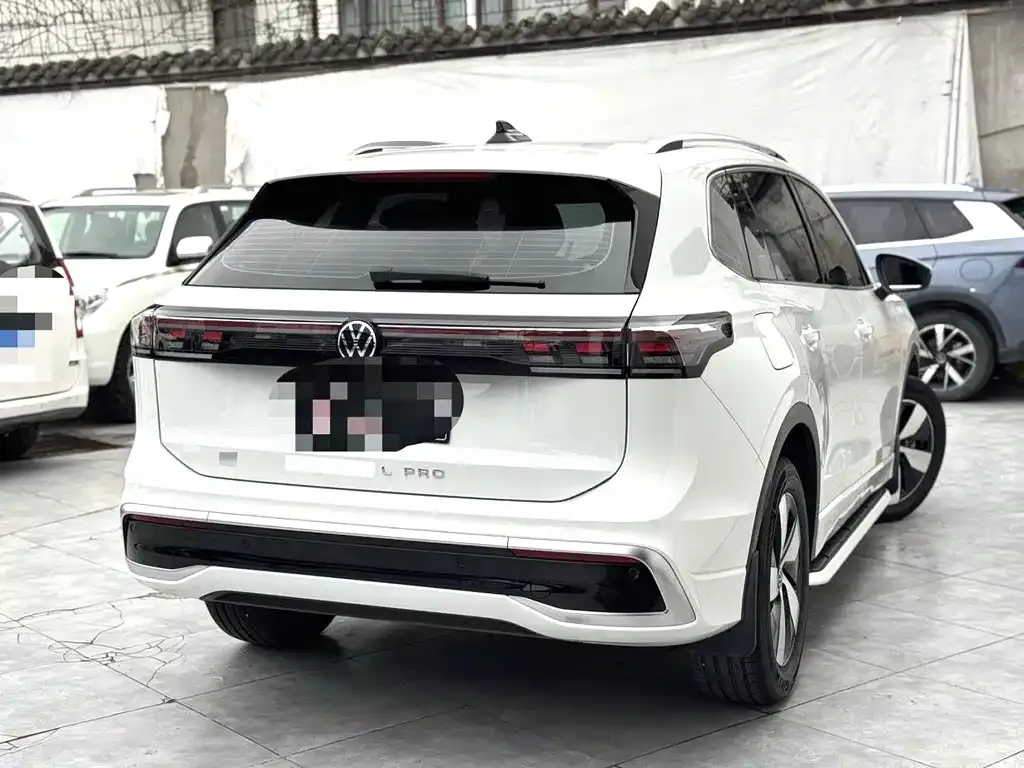 Volkswagen Tiguan L — фото 9