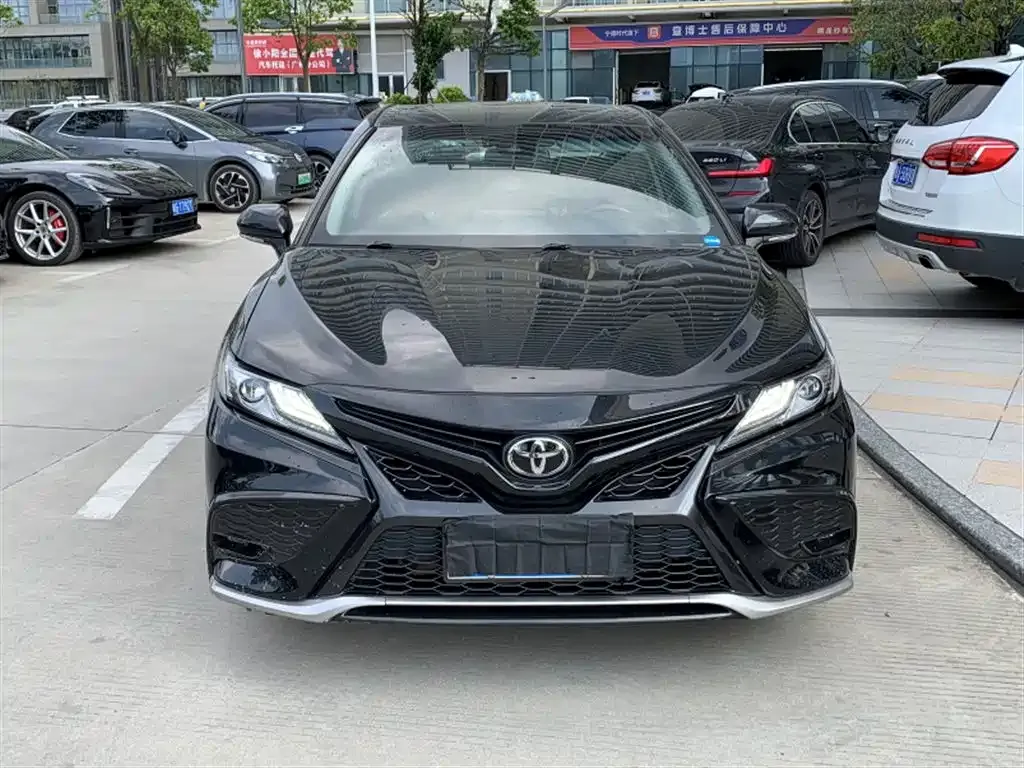 Toyota Camry — фото 2