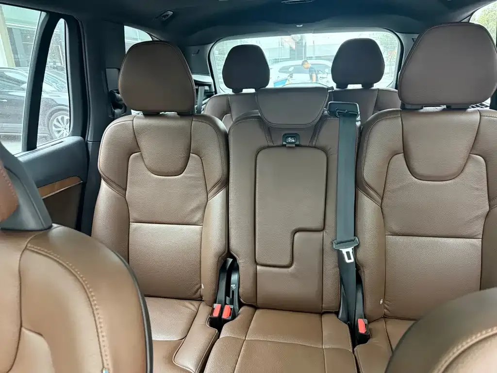 Volvo XC90 — фото 9