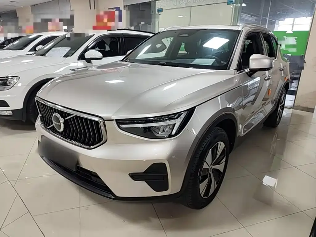 Volvo XC40 — фото 4