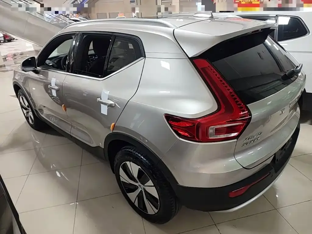 Volvo XC40 — фото 2