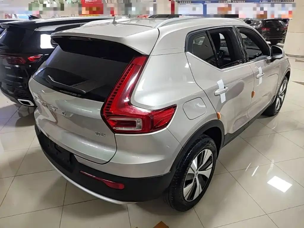 Volvo XC40 — фото 9