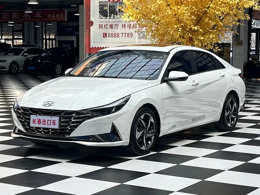Hyundai Elantra — фото 1