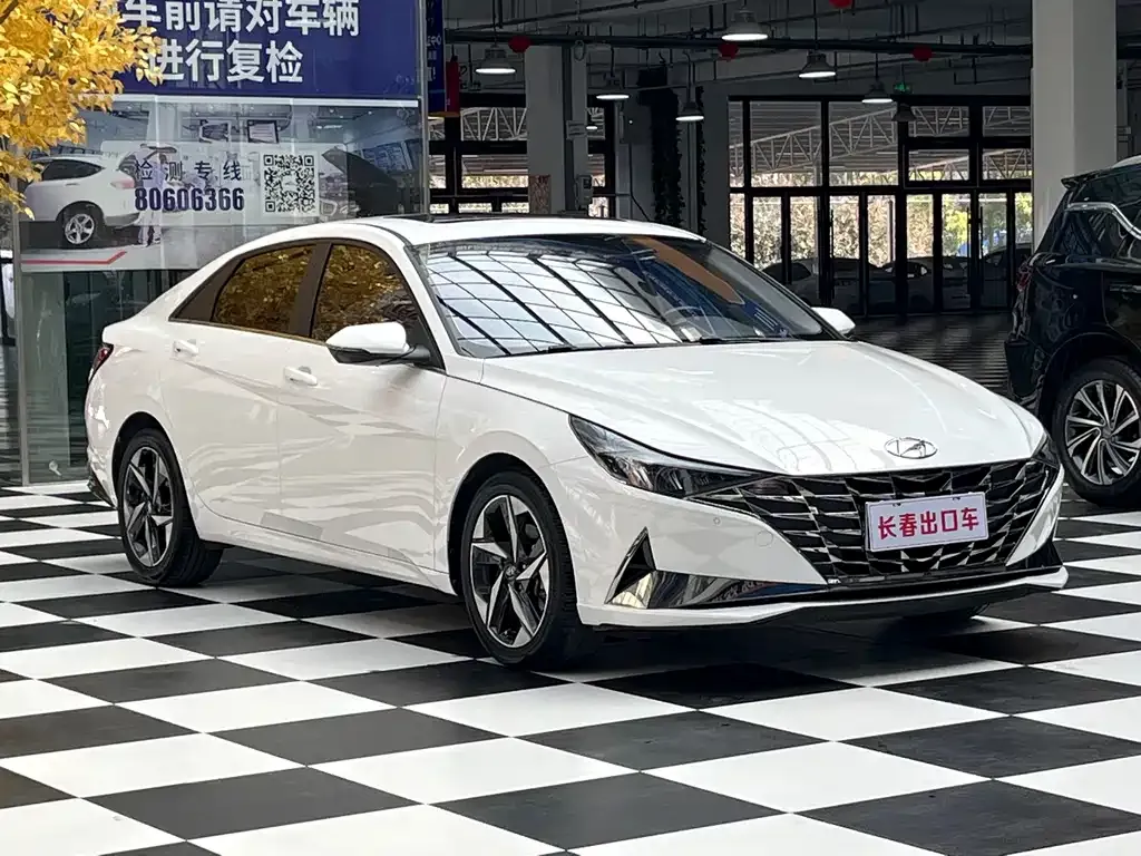 Hyundai Elantra — фото 5