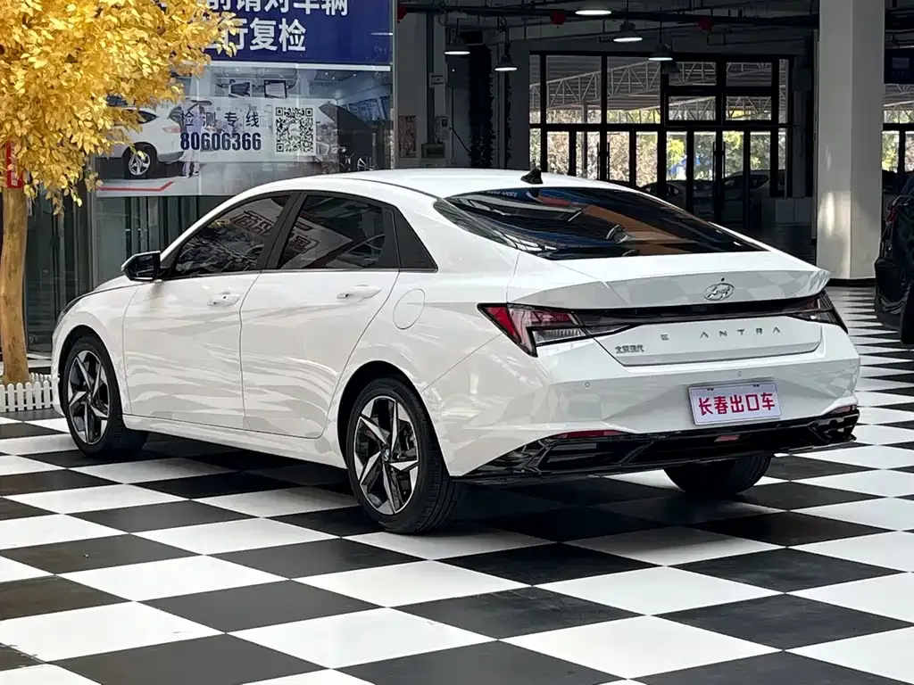 Hyundai Elantra — фото 10