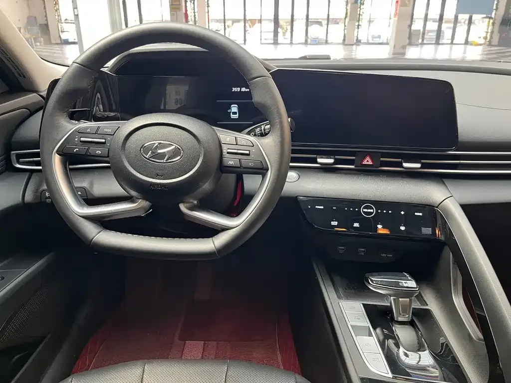 Hyundai Elantra — фото 7