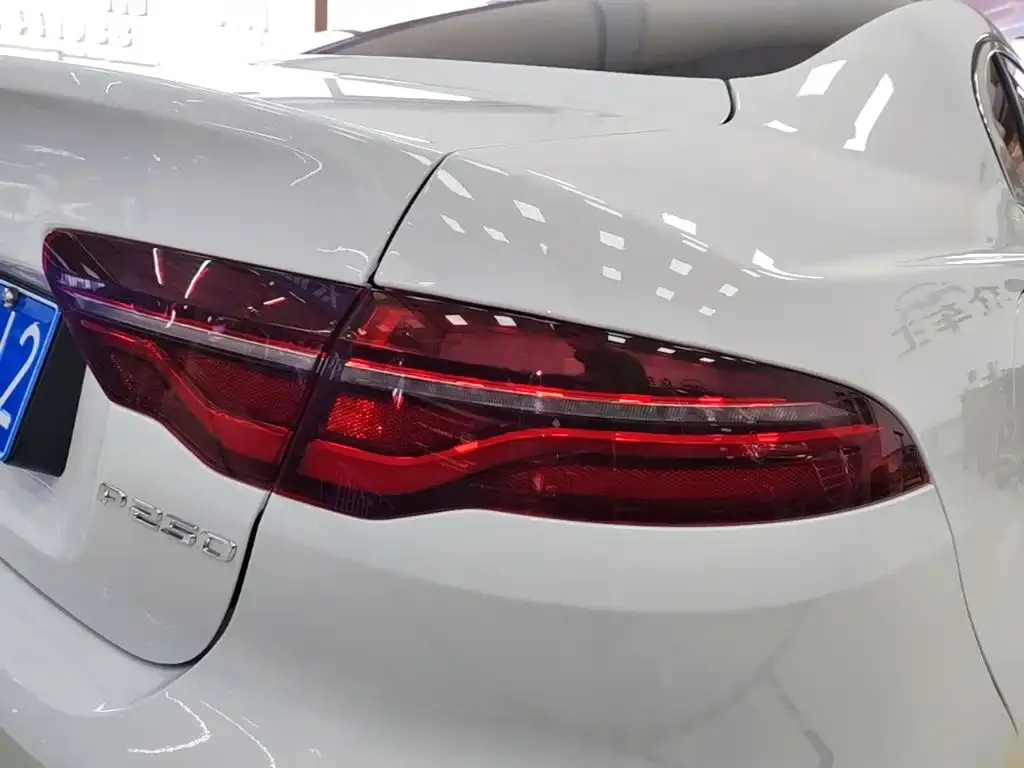 Jaguar XEL — фото 2