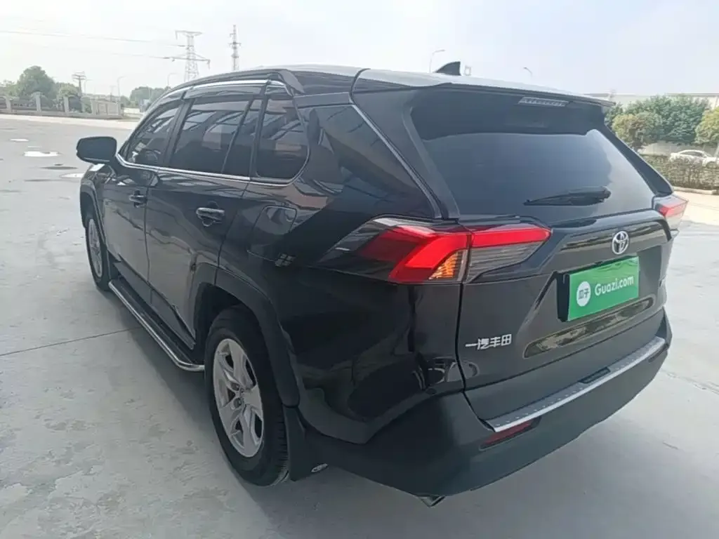 Toyota RAV4 — фото 10