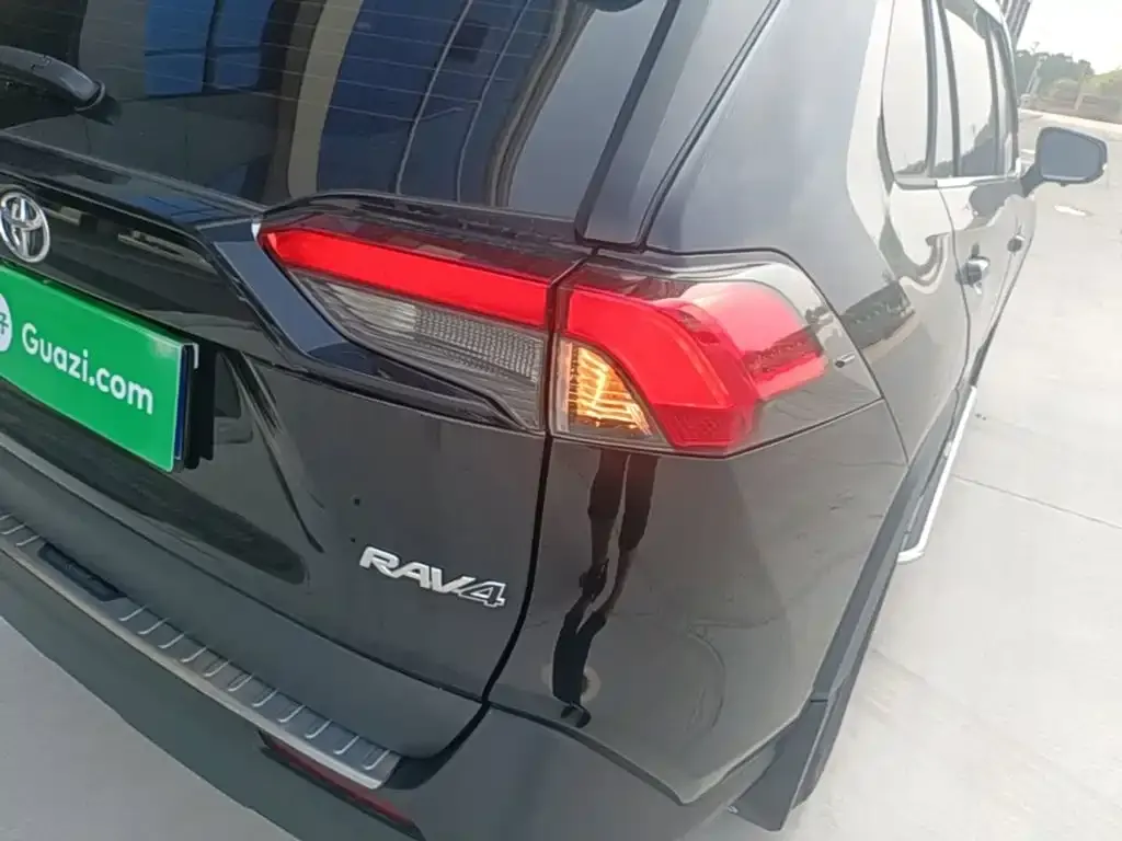 Toyota RAV4 — фото 9