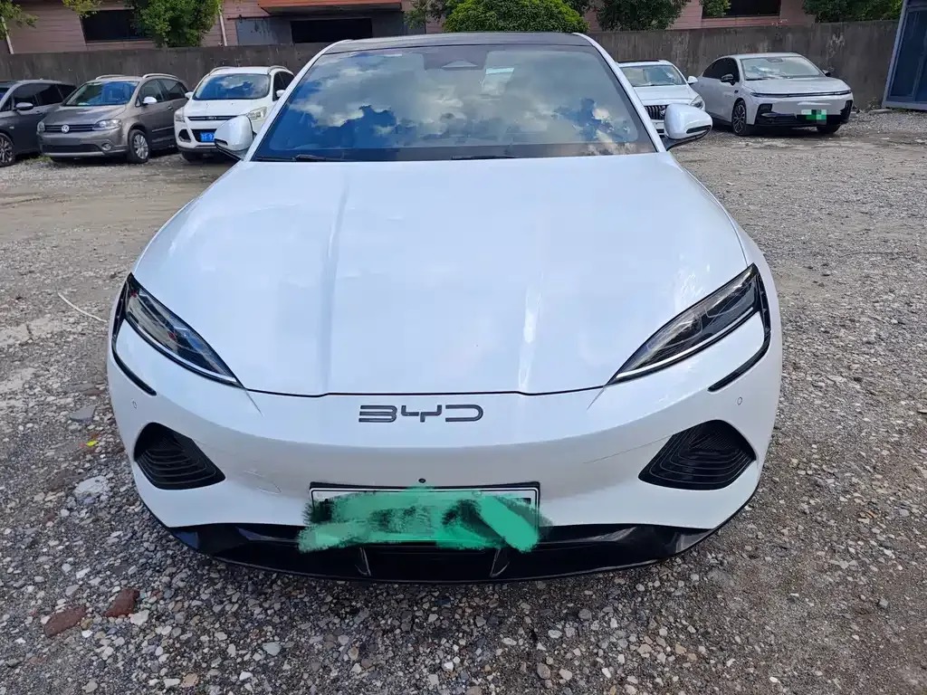 BYD Seal — фото 3