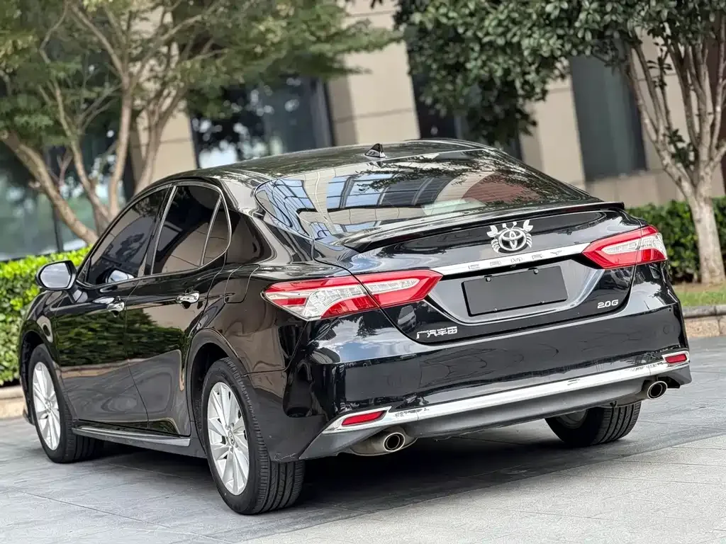 Toyota Camry — фото 10