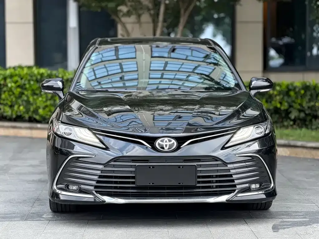 Toyota Camry — фото 5