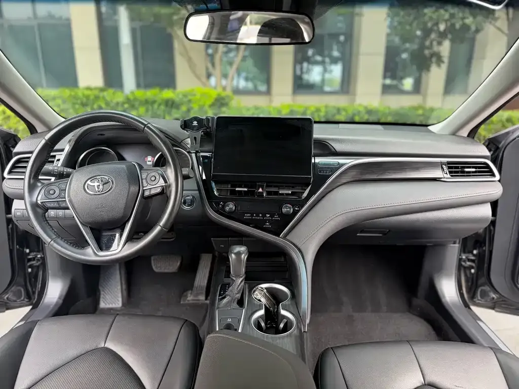 Toyota Camry — фото 3