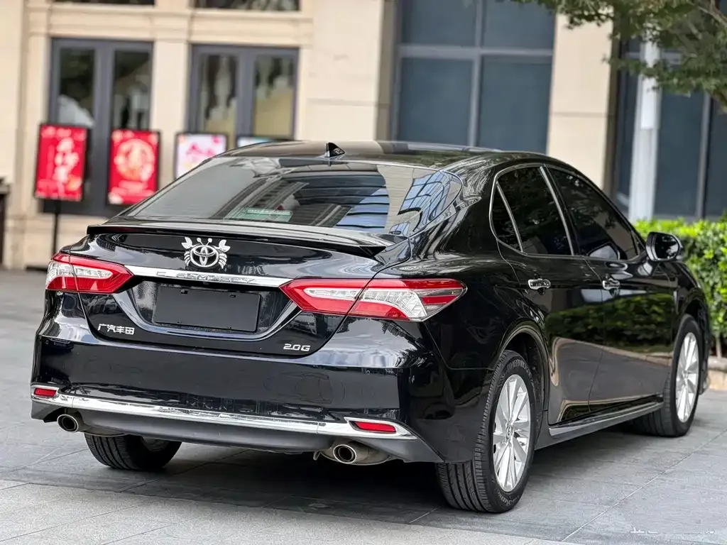 Toyota Camry — фото 7