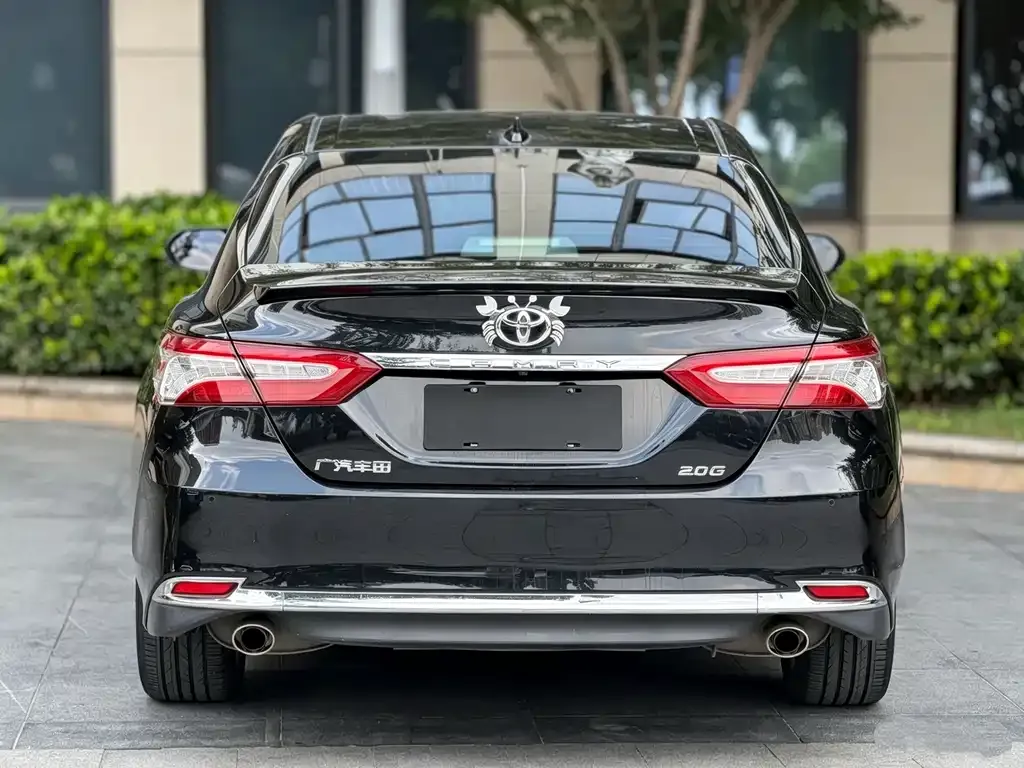 Toyota Camry — фото 9