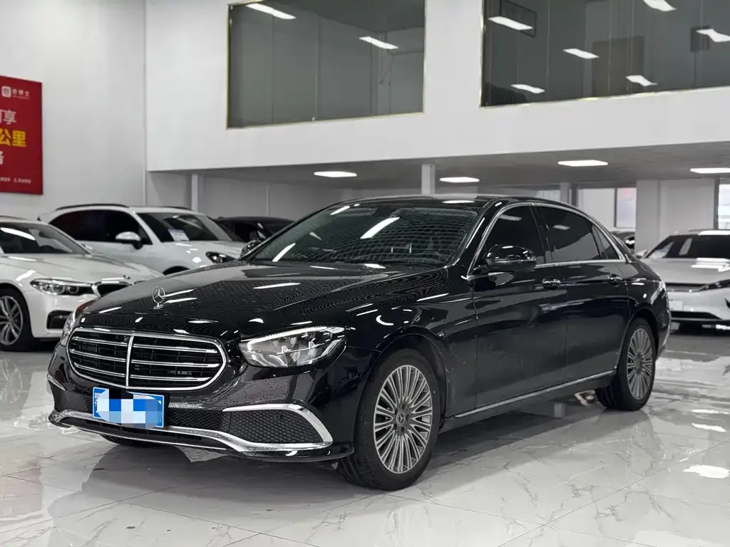 Mercedes-Benz E-Class — фото 1