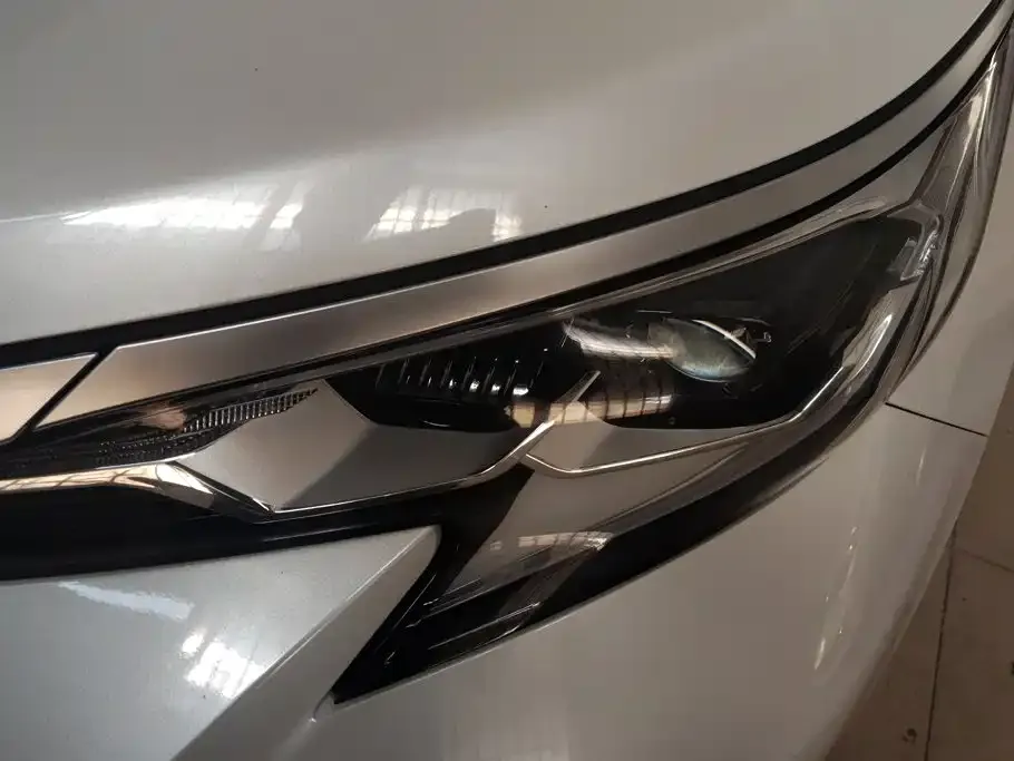 Toyota Sienna — фото 10