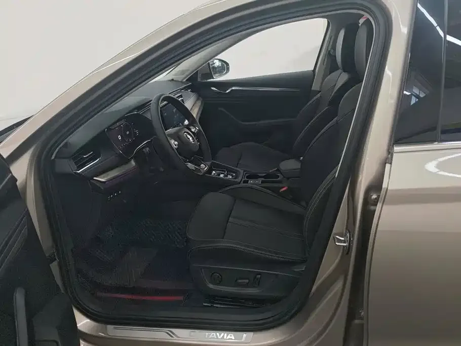 Skoda Octavia — фото 3