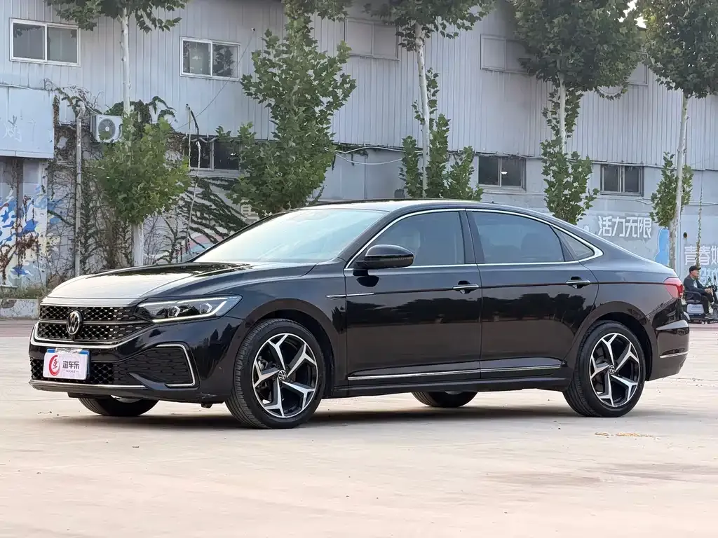 Volkswagen Passat — фото 1