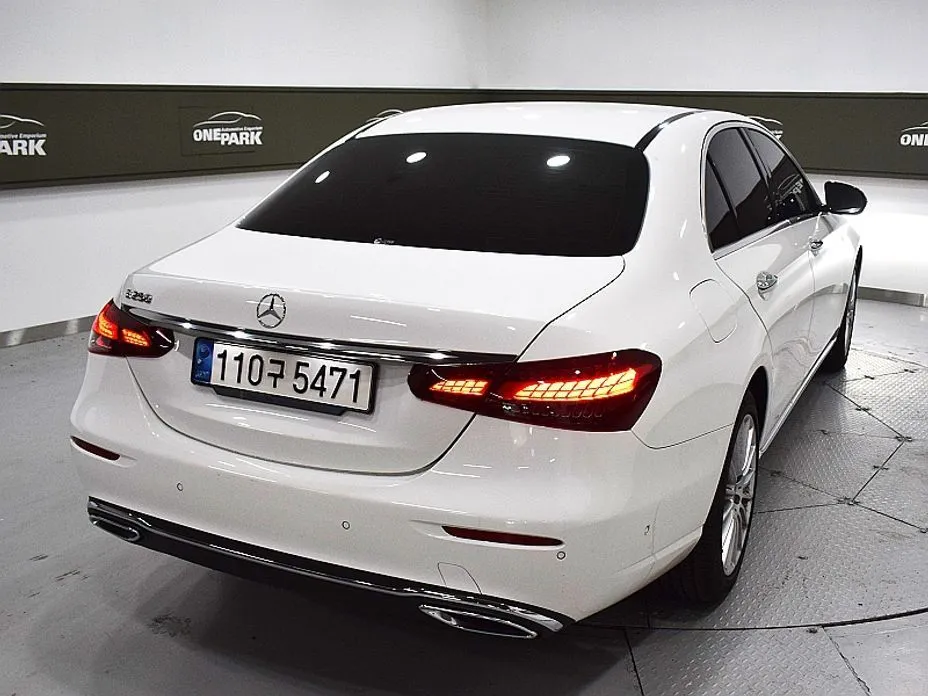 Mercedes-Benz E-Class — фото 5