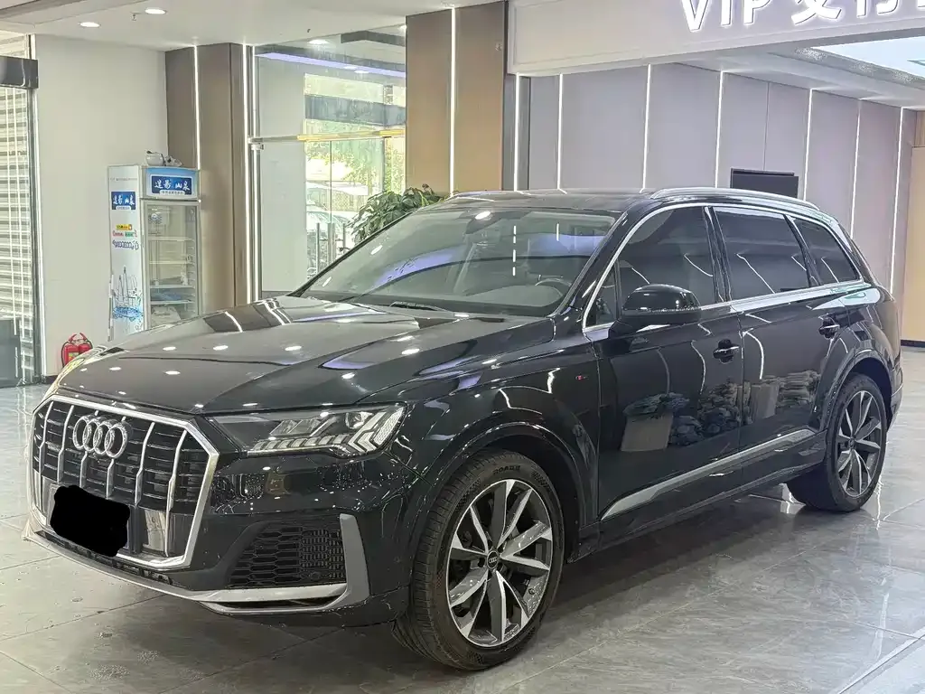 Audi Q7 — фото 1