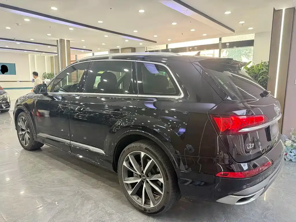 Audi Q7 — фото 3