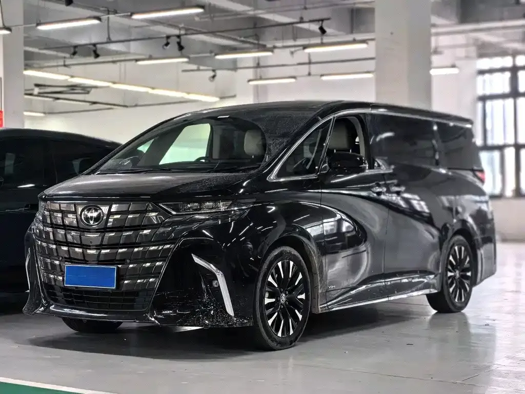 Toyota Alphard — фото 1