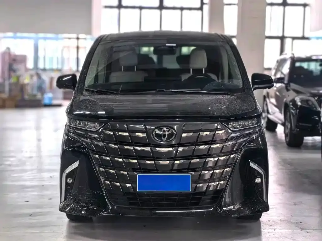 Toyota Alphard — фото 4
