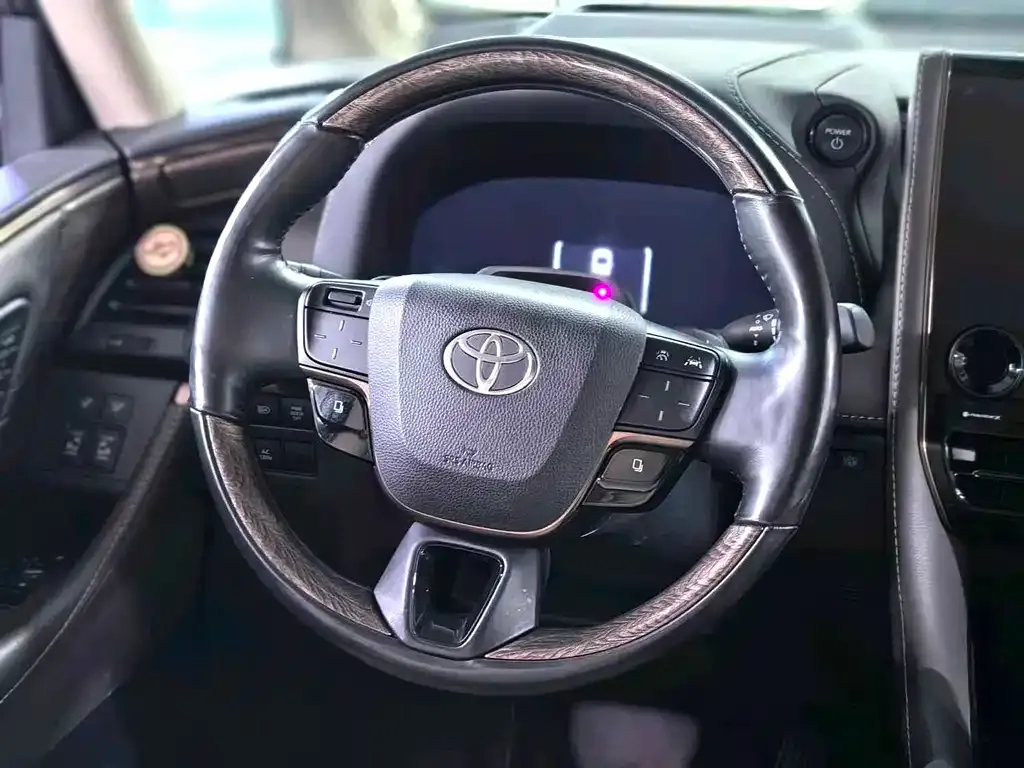 Toyota Alphard — фото 7