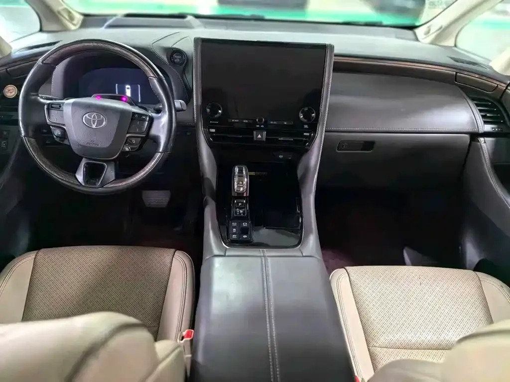 Toyota Alphard — фото 3