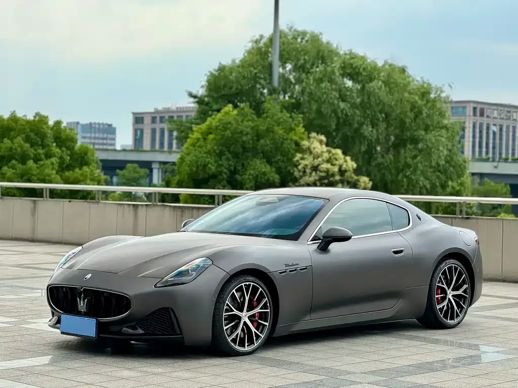 Maserati GranTurismo — фото 1